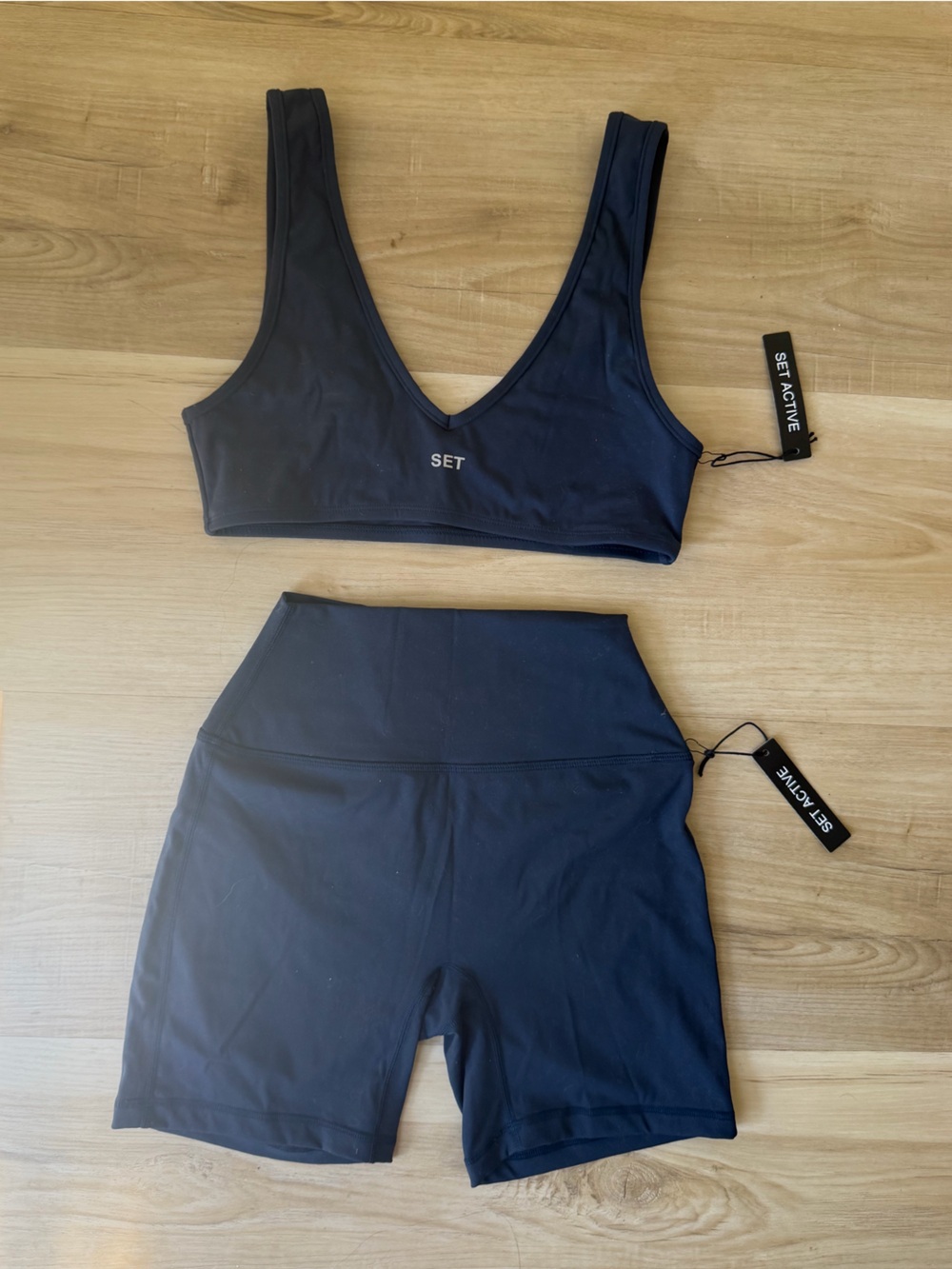 SET Active navy set, Med top/Small bottoms, buttery soft. NWT!